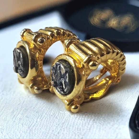 JESARA Vintage 80's Etruscan Coin Clip-on Earrings - Picture 2 of 4